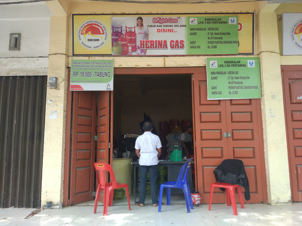 Kegiatan Unit Usaha Pangkalan Gas Elpiji BUMG Hareukat Aneuk Nanggro Gampong Peunayong