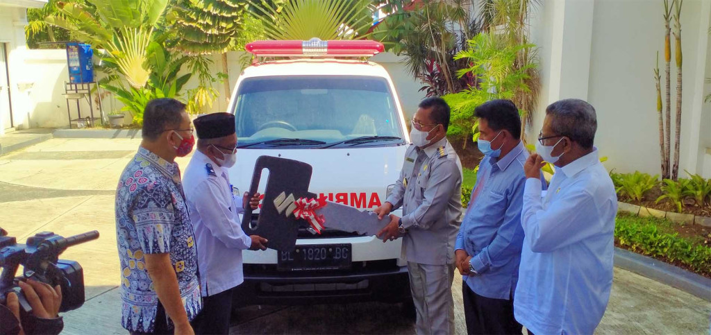 Batuan Hibah Mobil Ambulan kepada Masyarakat Peunayong oleh Walikota Banda Aceh dari Dana Aspirasi